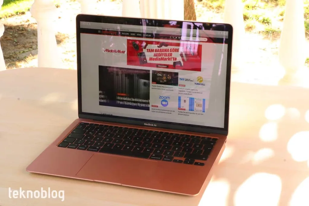 Apple uyarıyor: MacBook için plastik web kamera kapağı kullanmayın