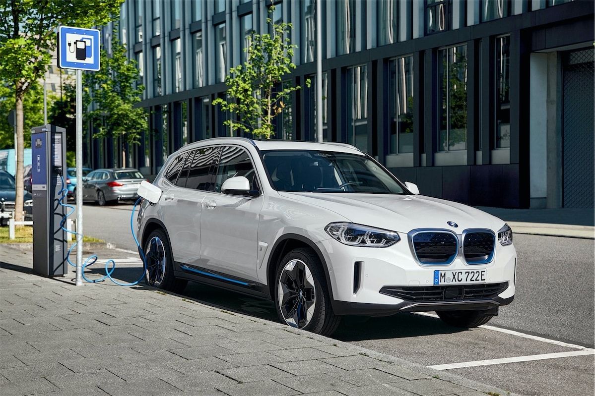 X serisinin ilk tamamen elektrikli modeli yeni BMW iX3 tanıtıldı