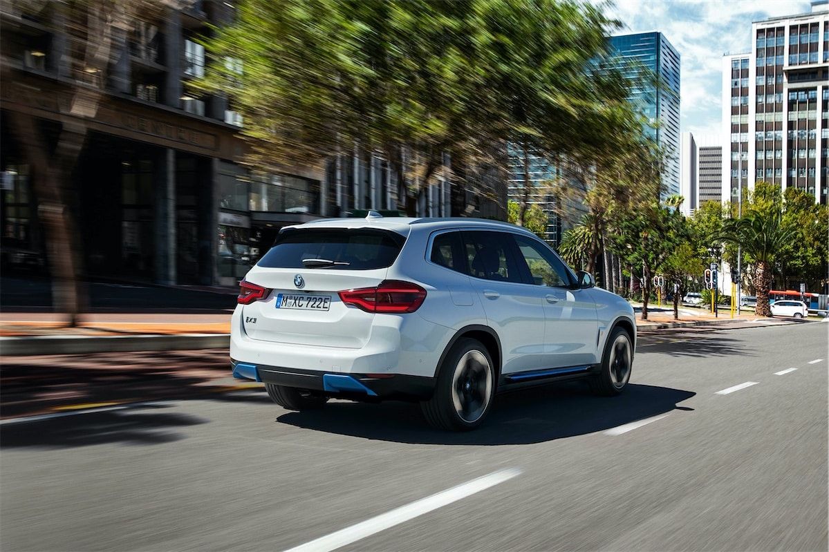 X serisinin ilk tamamen elektrikli modeli yeni BMW iX3 tanıtıldı