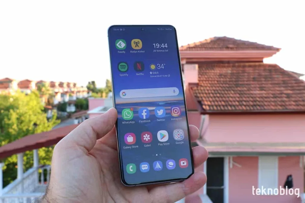 Galaxy S20 serisi için One UI 3 beta sürümü bir ülkede daha dağıtıma çıktı