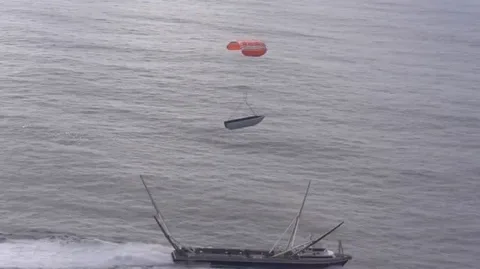 SpaceX ilk kez roket ucunun iki parçasını da kurtardı