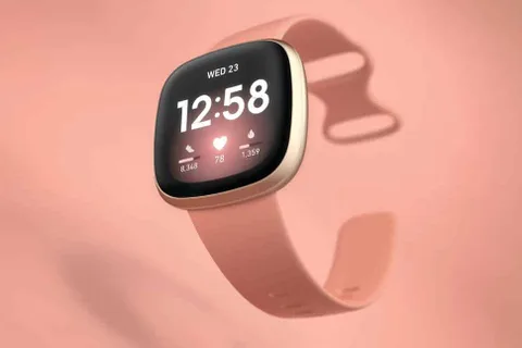 Fitbit Versa 3 akıllı saat yerleşik GPS ve hızlı şarjla geliyor