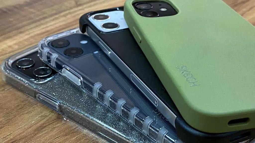 iPhone 12 maket ve kılıfları iPhone 4 izlerini gösteriyor