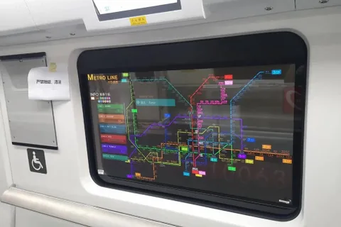 LG’nin şeffaf OLED panelleri metro trenlerinin camlarında kullanılacak