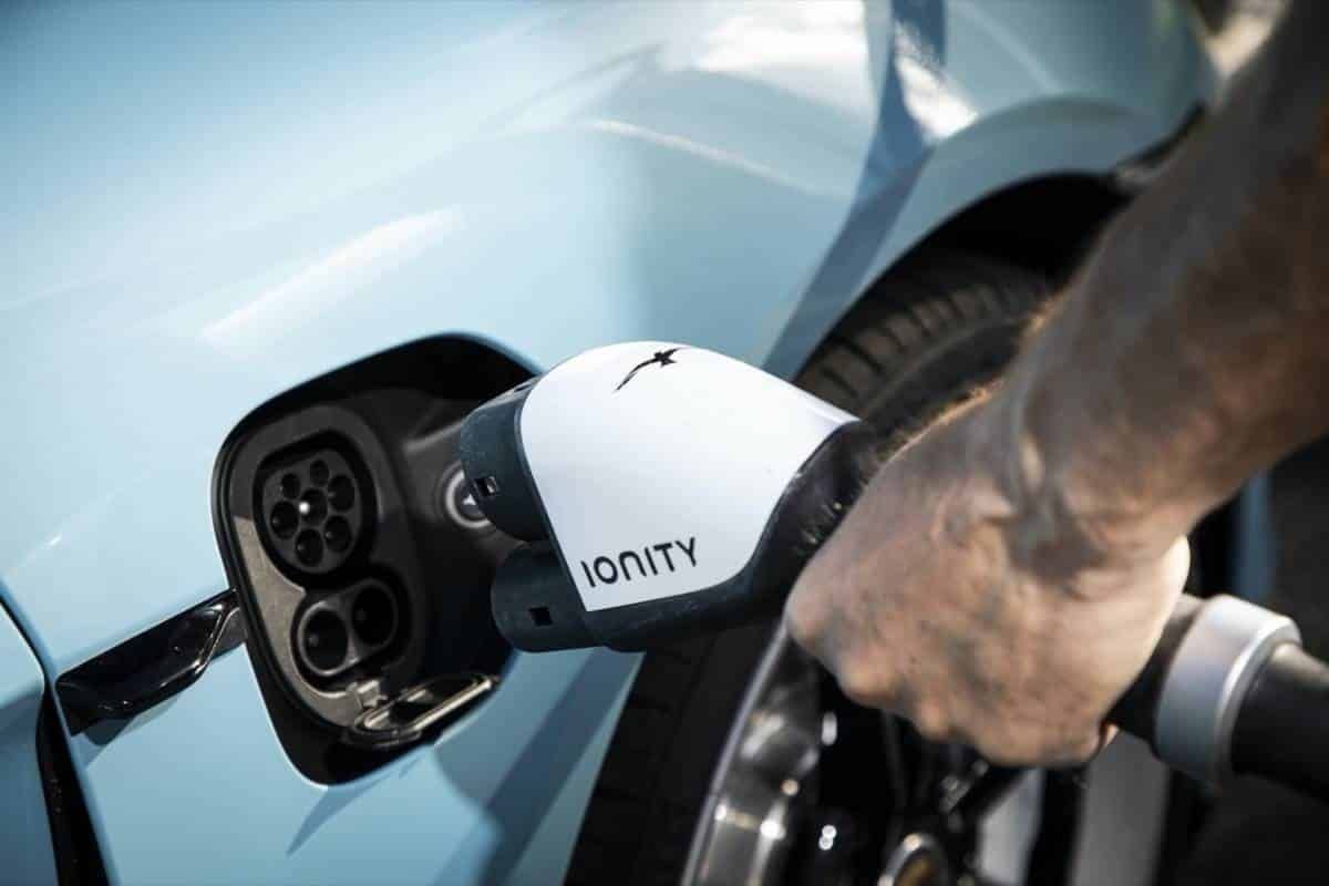 2021 model Porsche Taycan yeni şarj teknolojisiyle gelecek