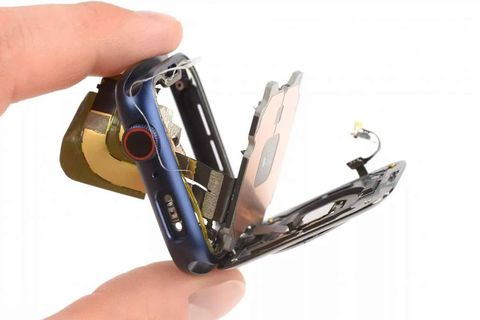 Apple Watch Series 6 parçalarına ayrıldı, önemli bir donanım artık yok