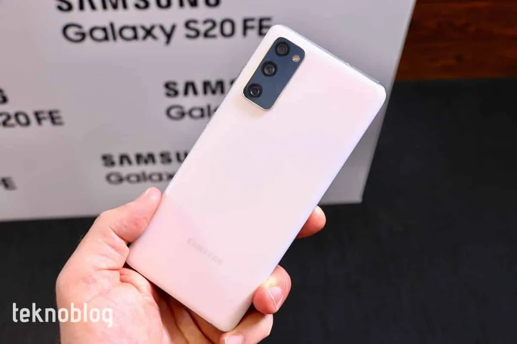 Galaxy S20 FE bu hafta yine A101’in flaş ürünleri arasında