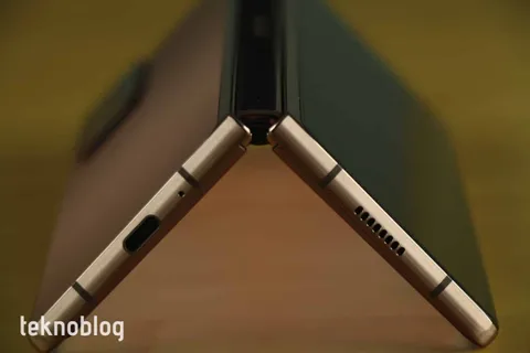 Galaxy Z Fold 3 S Pen yuvası olmadan gelecek
