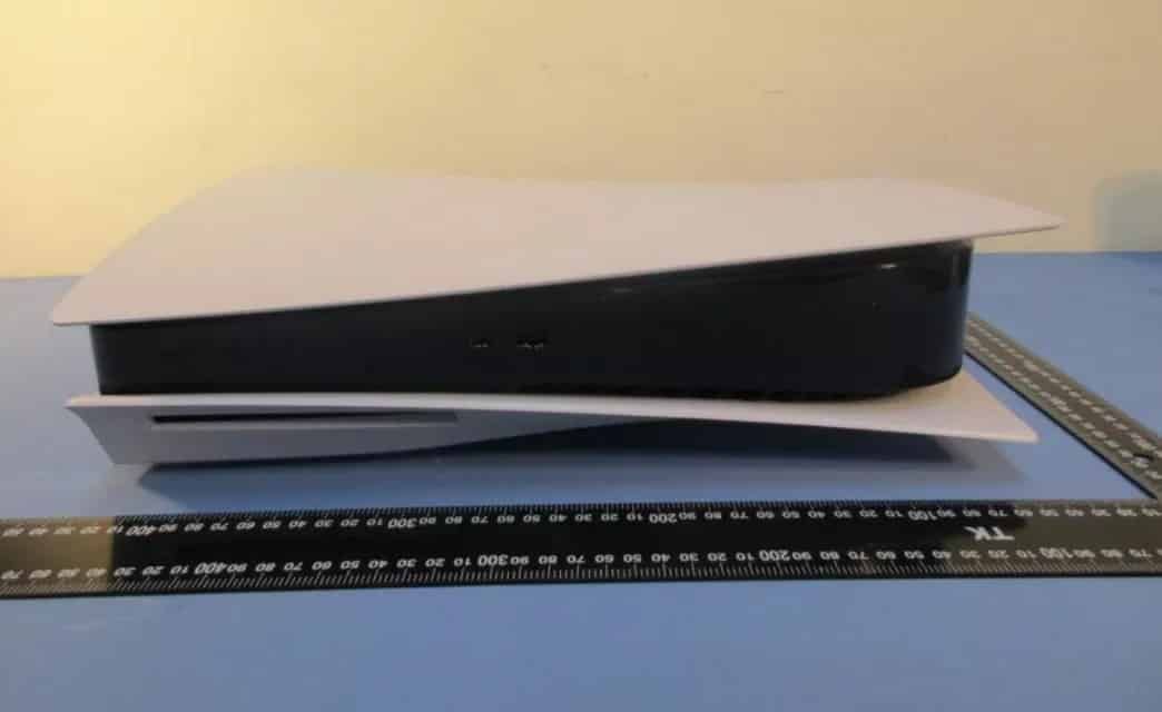 PS5 fotoğrafları Sony'nin yeni konsolunun ne kadar büyük olduğunu gösteriyor