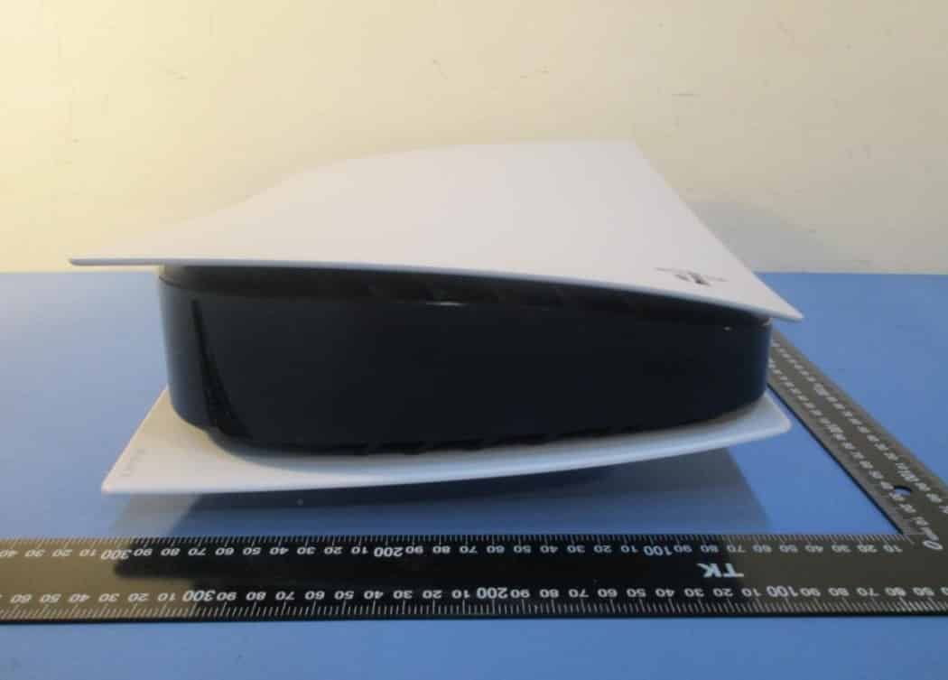 PS5 fotoğrafları Sony'nin yeni konsolunun ne kadar büyük olduğunu gösteriyor