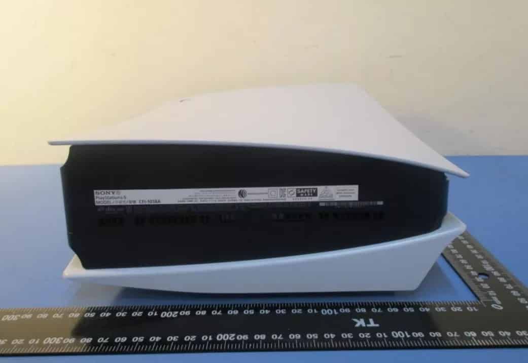 PS5 fotoğrafları Sony'nin yeni konsolunun ne kadar büyük olduğunu gösteriyor