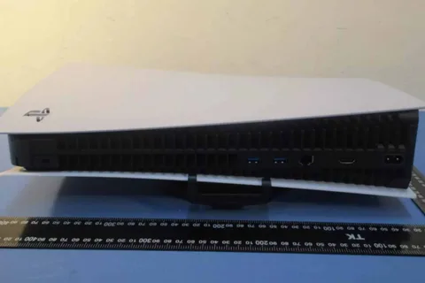PS5 fotoğrafları Sony’nin yeni konsolunun ne kadar büyük olduğunu gösteriyor