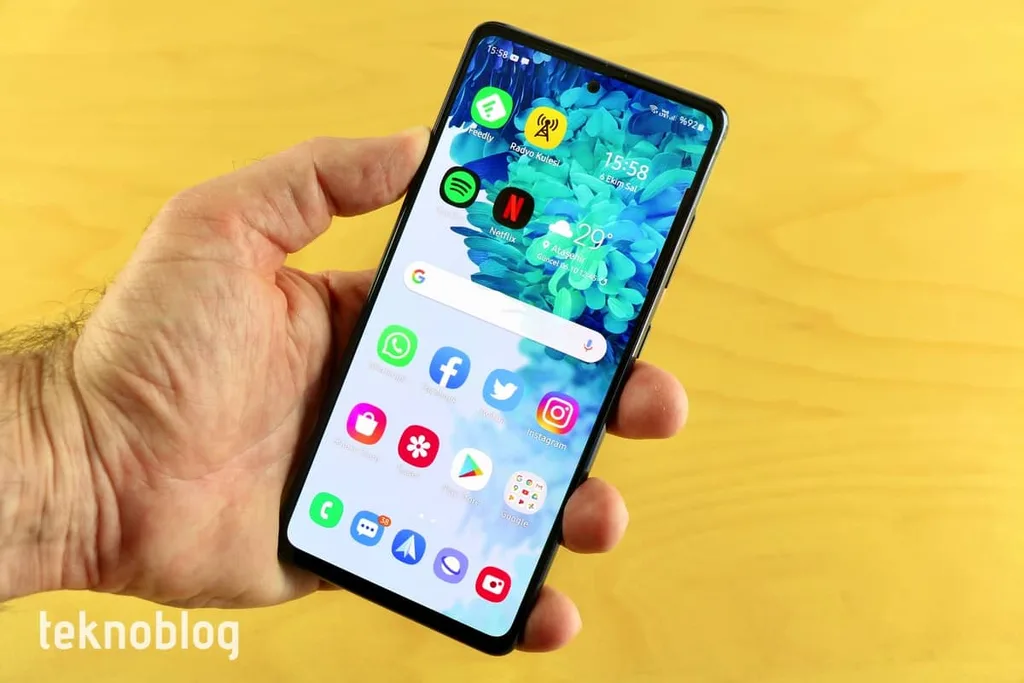 Samsung Galaxy S20 FE için One UI 3.1 dağıtımı başladı