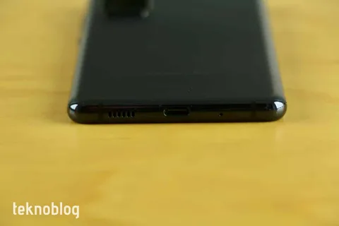 Galaxy S21 25W hızlı şarj adaptörüyle gelebilir