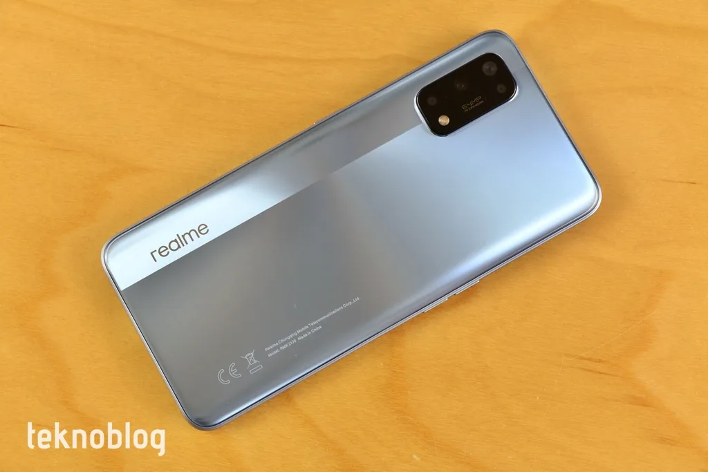 Realme yeni bir amiral gemisi telefon üstünde çalışıyor