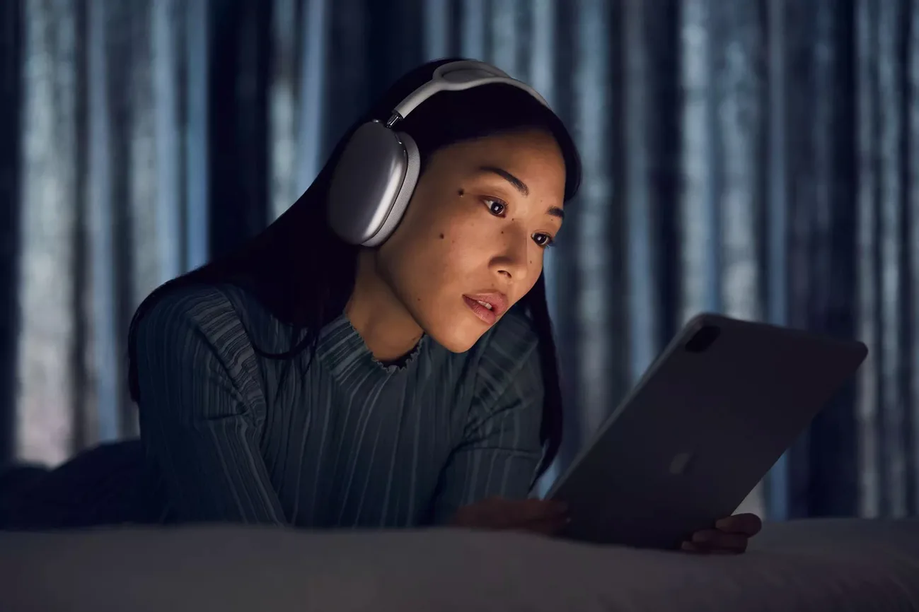 Apple AirPods Max kulak üstü ve gürültü engellemeli kulaklık tanıtıldı