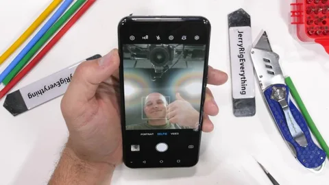 ZTE Axon 20 5G parçalarına ayrıldı, ön kamera detayları görüldü