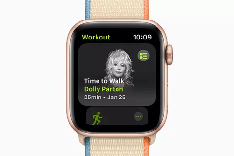 Apple Fitness Plus’ta ünlüler eşliğinde yürüyüş yapmak için özel antrenmanlar