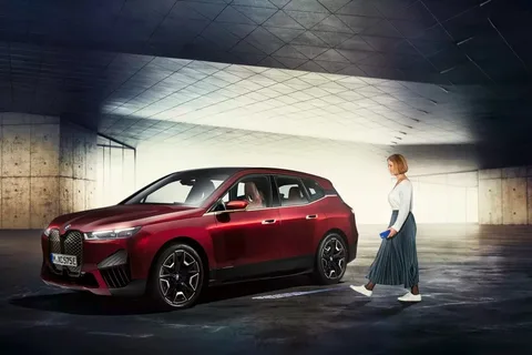 BMW iX’in kilidi çanta veya cepteki iPhone ile açılabilecek