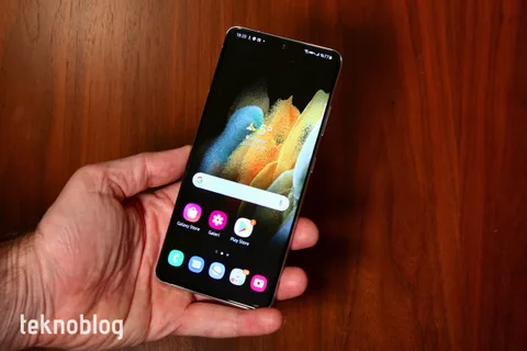 Galaxy S21 Ultra verimli OLED ekrana sahip ilk akıllı telefon