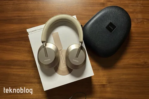 Video: Huawei FreeBuds Studio Kutusundan Çıkıyor