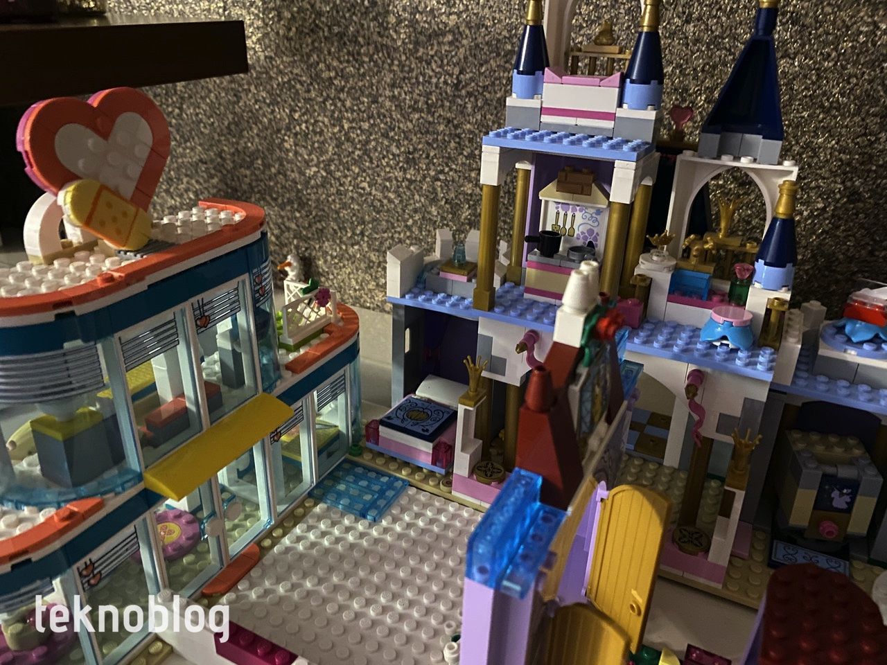 iPhone 12 Pro Max ve iPhone 11 Pro Max karşı karşıya