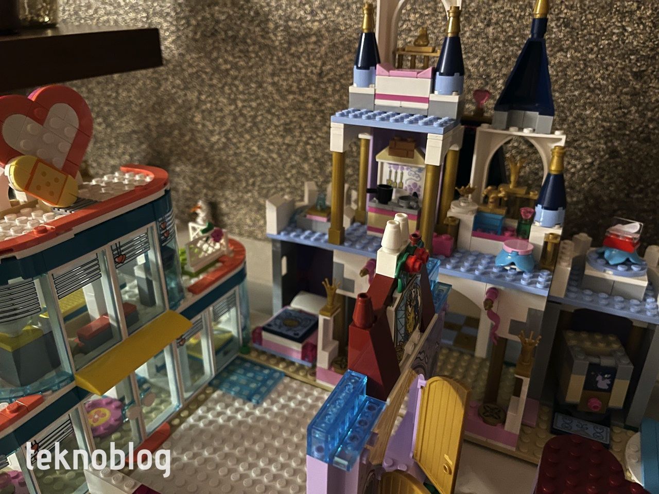 iPhone 12 Pro Max ve iPhone 11 Pro Max karşı karşıya