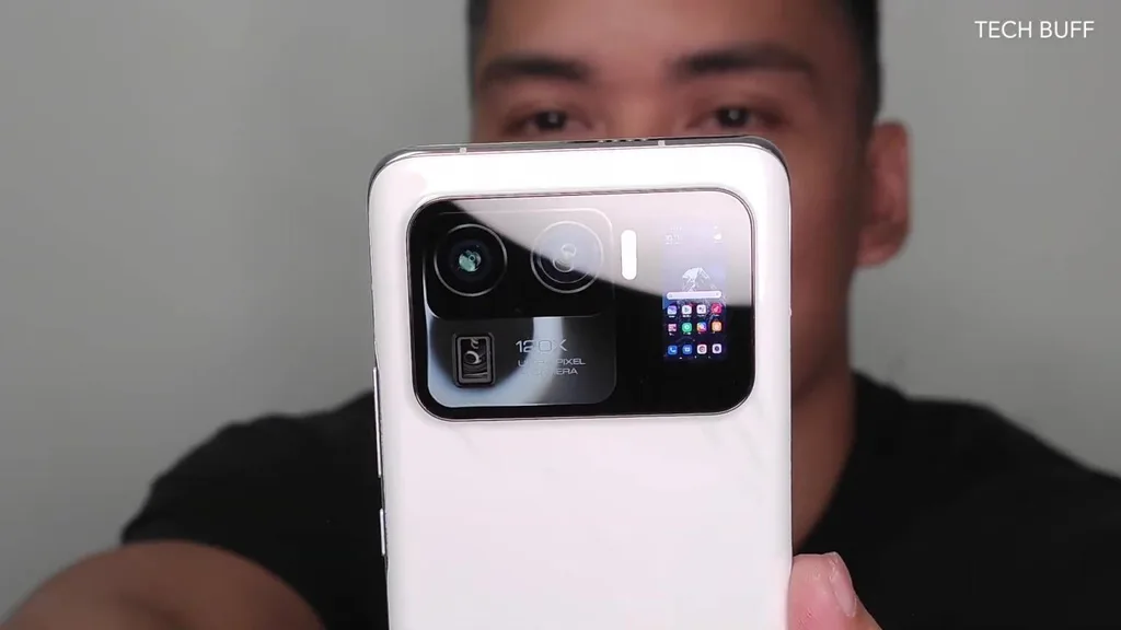 Xiaomi Mi 11 Pro için sürpriz ikinci ekran sızıntısı