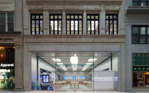 Apple ABD’deki tüm mağazalarını yeniden açtı