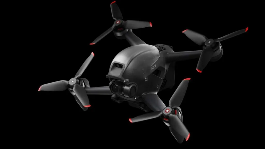DJI FPV 4K kayıt yetenekli ve profesyonel drone pilotlarına özel