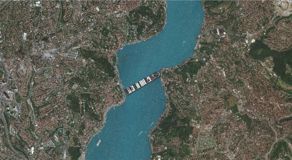 Ever Given Süveyş Kanalı yerini İstanbul Boğazı’nı kapatsa nasıl görünürdü?