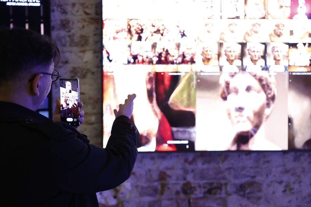 samsung the frame refik anadol