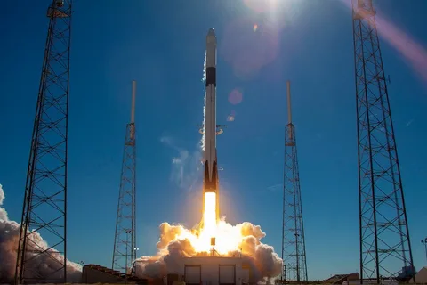 Elon Musk’ın uzayda dolaşan Falcon 9 enkazı yakında Ay’a çarpacak