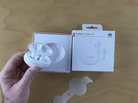 Video: Huawei FreeBuds 4i Kutusundan Çıkıyor