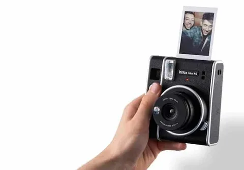 Fujifilm Instax Mini 40 nostaljik tasarım ve standart özelliklerle geliyor