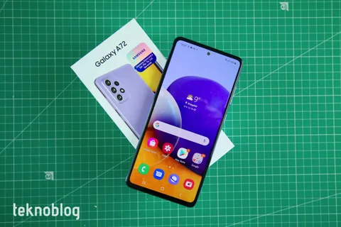 Video: Samsung Galaxy A72 Kutusundan Çıkıyor