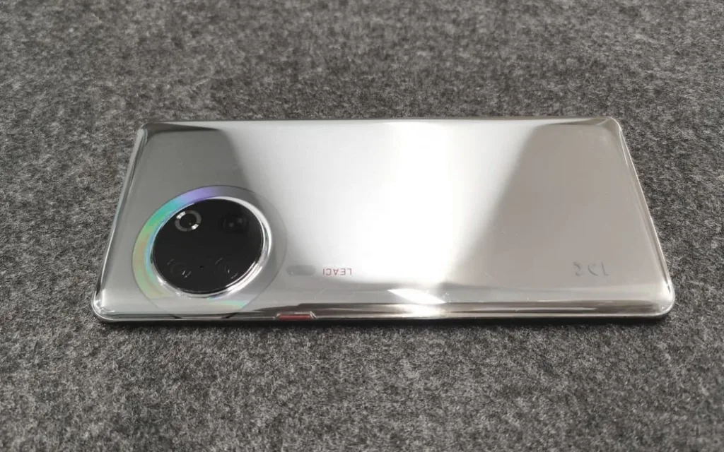 Huawei P50 prototipi farklı kamera tasarımını gösteriyor