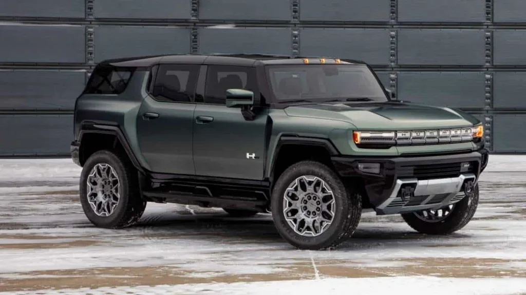 Hummer yeni elektrikli otomobilini tanıttı