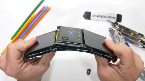 Lenovo Legion Phone Duel 2 saniyeler içinde üç parçaya ayrıldı