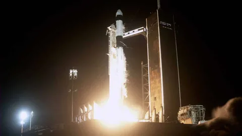 Dört astronot taşıyan SpaceX Crew Dragon Uluslararası Uzay İstasyonu’na ulaştı