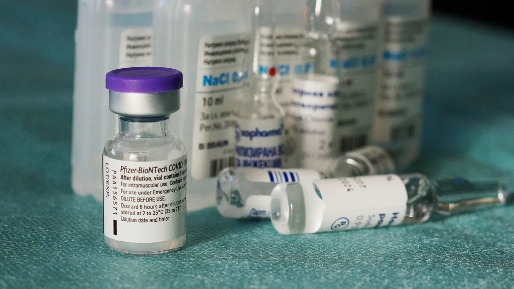 Pfizer ve BioNTech Omicron’a özel aşının testlerine başlıyor