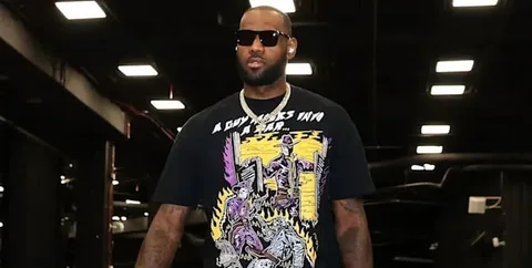 Beats Studio Buds kulaklığın ilk kullanıcısı LeBron James oldu