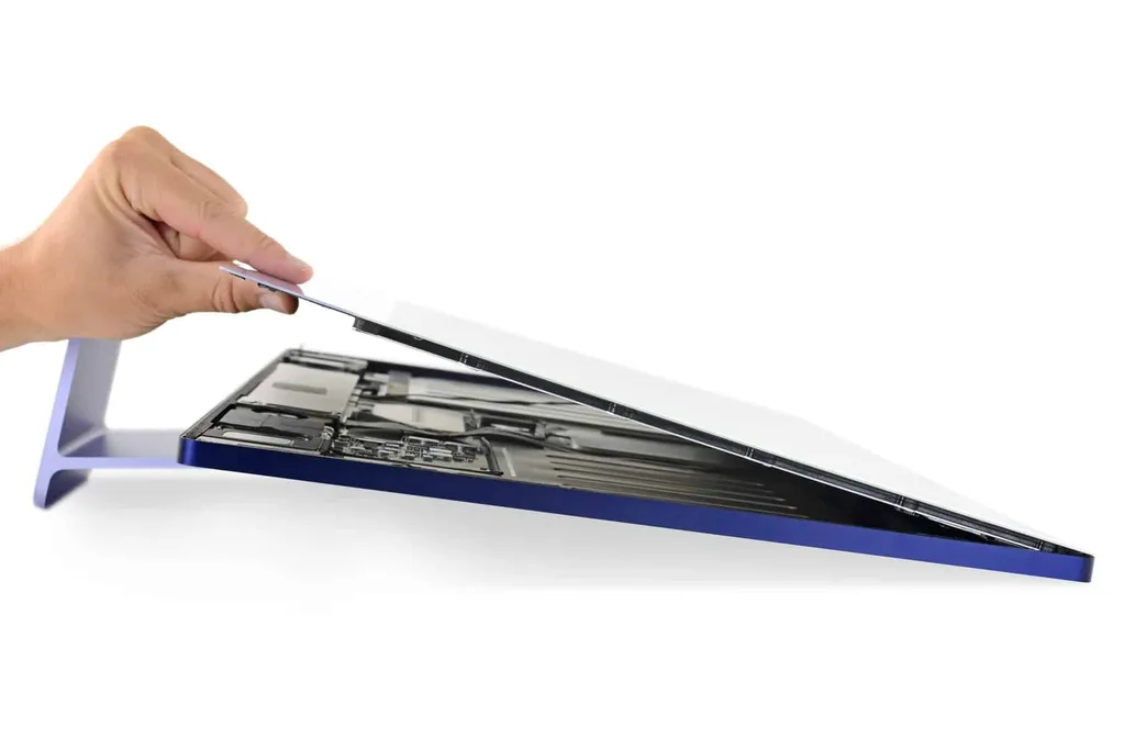 Yeni M1 iMac’in içini iFixit’in söküm işlemi sayesinde görün