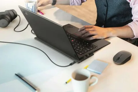 Lenovo Go Wireless Charging Kit ile dizüstü bilgisayarlara kablosuz şarj