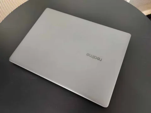 Realme Book canlı fotoğraflarda görüldü