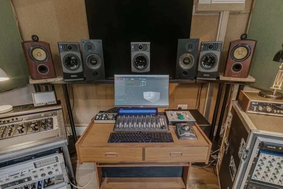 Dolby en yeni Dolby Atmos müzik stüdyosunu sergiledi – Video