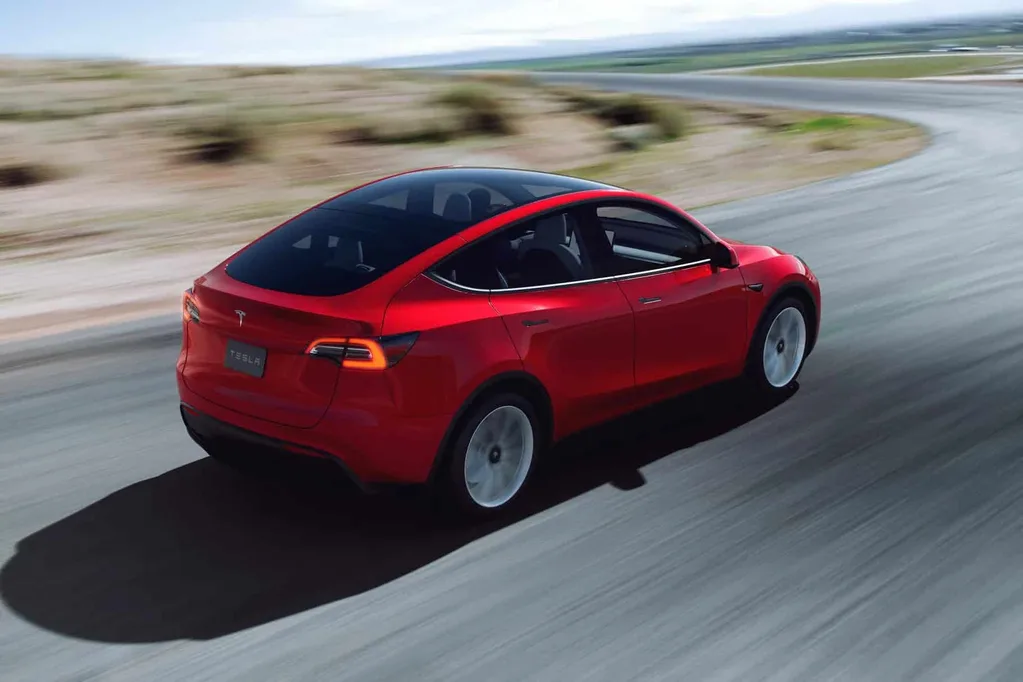 Tesla’dan elektrikli otomobillere bir zam daha