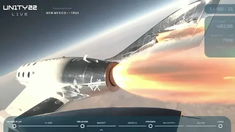 Virgin Galactic Richard Branson’ı uzay sınırına başarıyla taşıdı