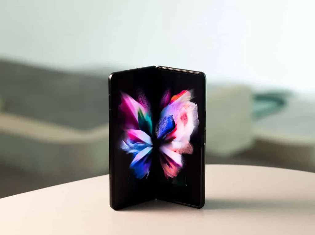 Samsung Galaxy Z Fold 3 tanıtıldı: Şimdi suya dayanıklı ve S Pen destekli