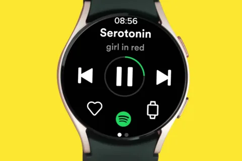 Spotify Wear OS uygulamasına çevrimdışı dinleme özelliği gelmeye başladı